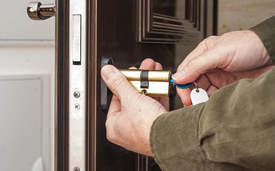 comment ouvrir une serrure de porte sans clé La Courneuve