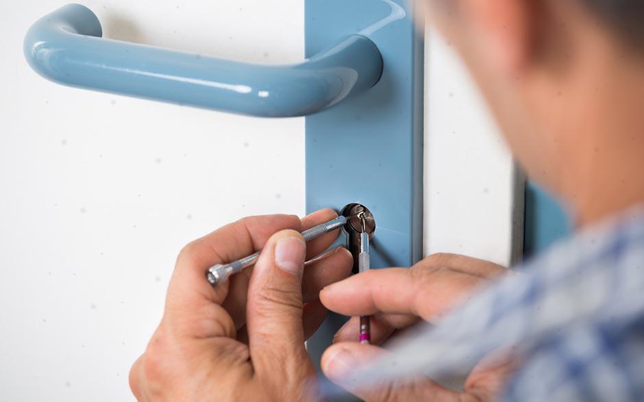 comment changer une serrure de porte d'entrée Paris 19